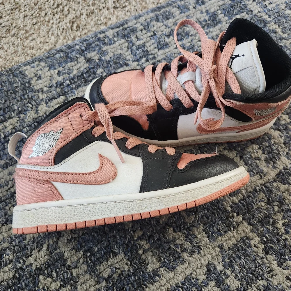 COPY - Little Girl shoes-Like New! - Picture 2 of 16